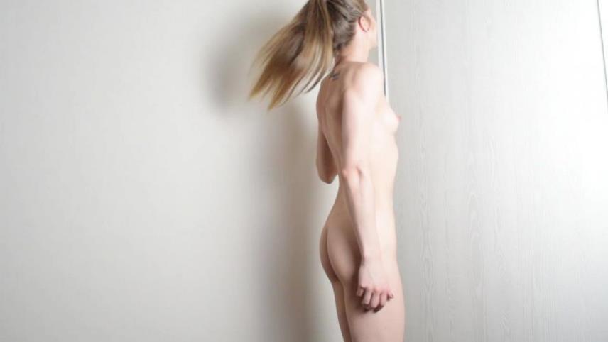 Girl SexyLucy69 in  posingflexing