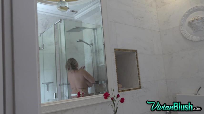 Vivian Blush in Shower – Peeper’s Thrill