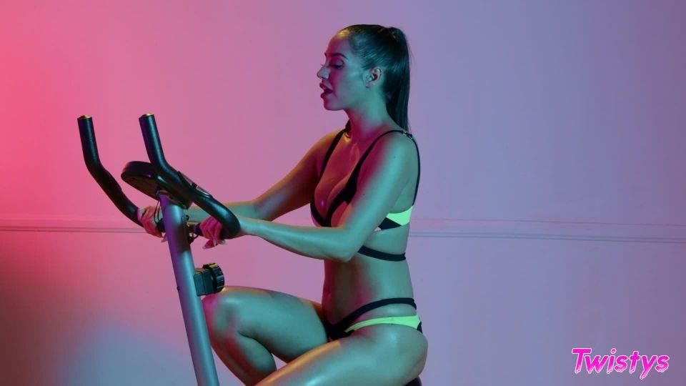 Abella Danger & Desiree Dulce in Working Out The Kinks