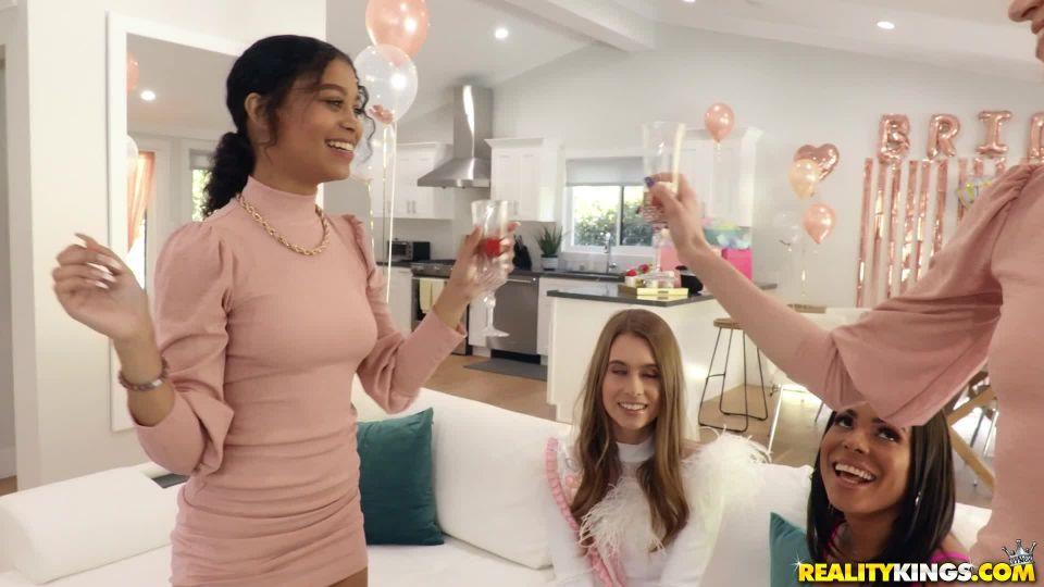 – WeLiveTogether presents Luna Star & Jill Kassidy in Buzzing Bride-To-Be