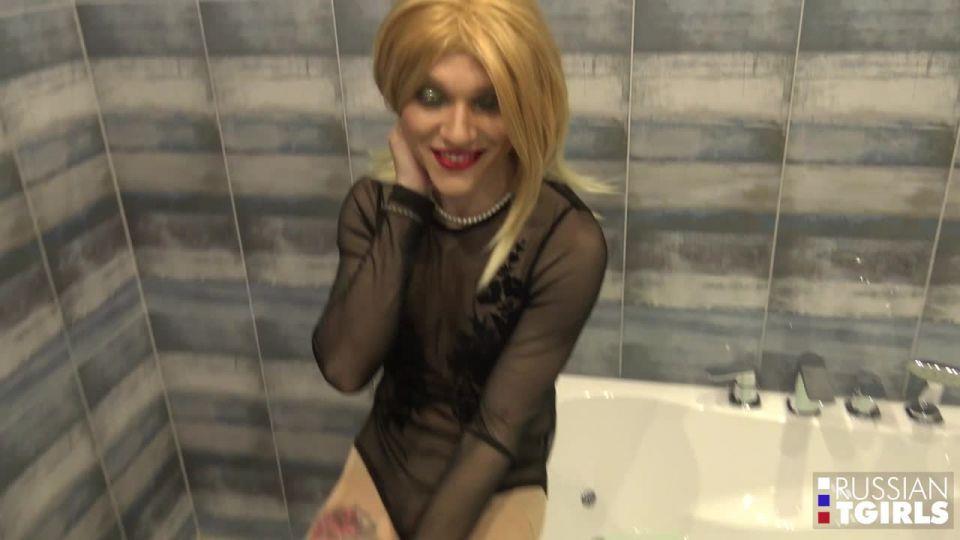 Russian-Kate Toys And Cums In The Bathroom!
